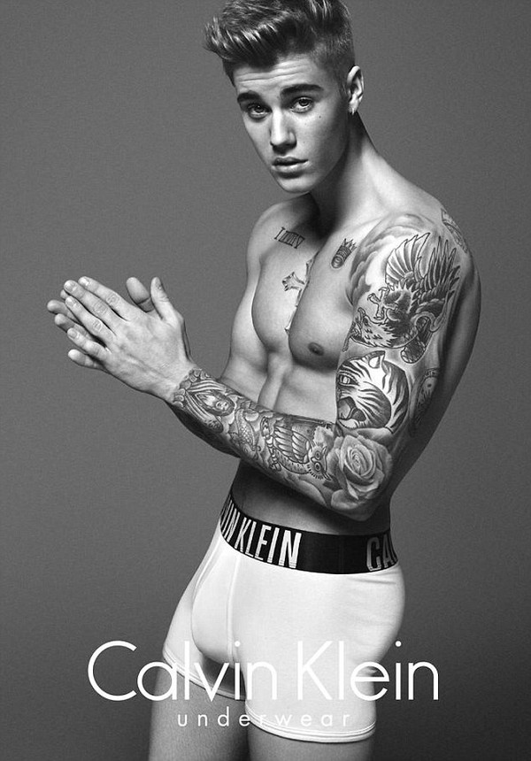 Justin Bieber lộ bằng chứng chỉnh ảnh "độn quần" quảng c&aacute;o nội y 1